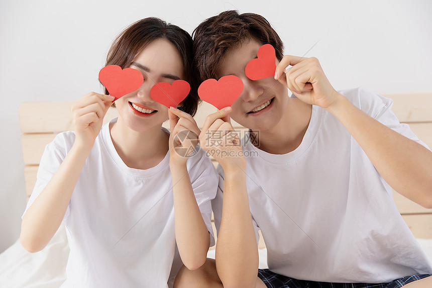 “198万现金藏拉杆箱里带回家”，一落马官员受贿细节曝光